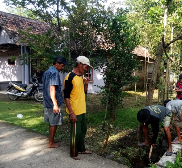 Kepala Desa Beduyut Bangun Sikap Gotong Royong Dengan Masyarakat